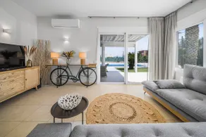 Villa Yiayia Relaxing by the sea and Heated pool - Image 2