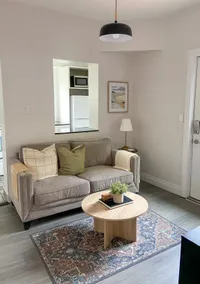 The Suite on Margaret - private apt DT w/ parking - Image 5