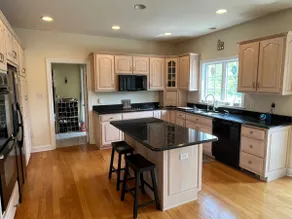 Spacious 5 BR Home near PSU and Stadium - Image 3