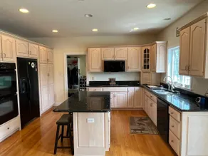 Spacious 5 BR Home near PSU and Stadium - Image 4