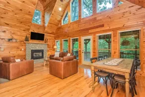 Hot tub, game room and large covered porch - Image 5