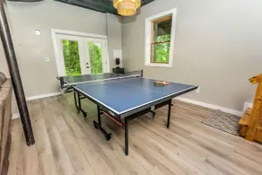 Hot tub, game room and large covered porch - Image 4