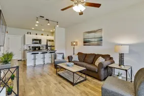 Modern W Pool, Gym, HotTub, Golf, Pet Friendly - Image 2