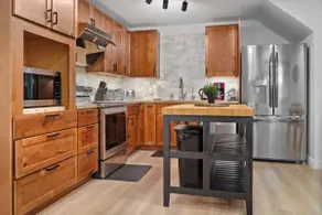 Modern 2 BR Centrally Located! - Image 5