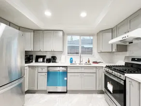 Spacious New 3bd2ba Modern home - Image 2