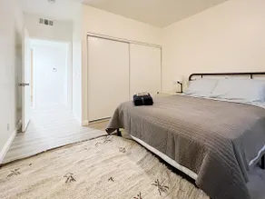 Spacious New 3bd2ba Modern home - Image 3