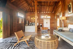 Charming 3BR Villa w/pool & view - Image 3