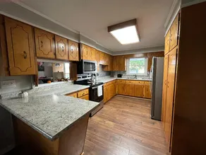 The Farmhouse- 3 Beds in Rock Island - Image 3