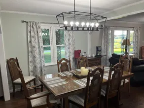 The Farmhouse- 3 Beds in Rock Island - Image 4