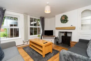 Cottage in Beccles Free Parking - Image 3
