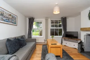 Cottage in Beccles Free Parking - Image 2