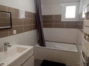 Single-story detached house with hot tub - Image 5