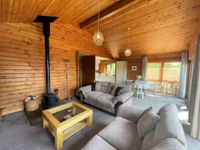 Beautiful 2BR Beach Lodge Set In Stunning Gardens - Image 2