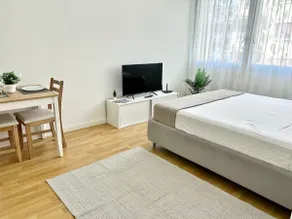 Comfy Flat | Close to Lake & City Center! - Image 2