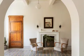 Unique and historic retreat with dream garden - Image 2