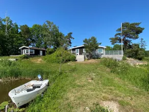 Accommodation with private lakeside plot incl. outbuilding - Image 2