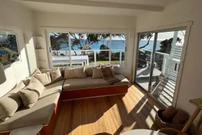 PIPI SHACK - iconic waterfront shack Binalong Bay - Image 2