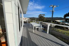 PIPI SHACK - iconic waterfront shack Binalong Bay - Image 3
