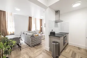 Spacious 2 Bed, City Centre, Ideal For Businesses - Image 4