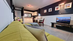 The Settler - Stylish One Bedroom Living with Private Courtyard - Image 5