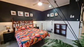 The Settler - Stylish One Bedroom Living with Private Courtyard - Image 3