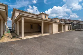 Level Entry & Newly Renovated Hamilton Paradise - Image 2