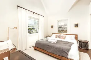 Chic Beach Bungalow 3 Blocks from the Sand - Image 2