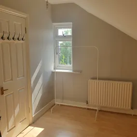 1 bed flat with transport links to central London - Image 5