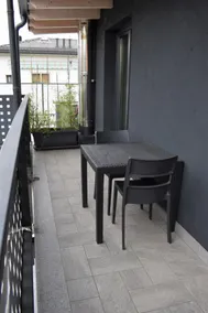 Modern studio flat with shower/hot tub - Image 2