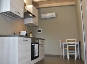 Modern studio flat with shower/hot tub - Image 4