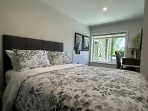 Ambleside Beachside Group Hub -20 Mins to Downtown - Image 3