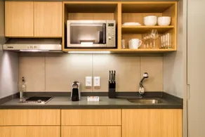 Refined Studio | Prime Location+Rooftop+Gym - Image 4