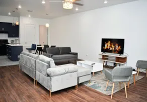 3 Bedroom Home Near Pearl Brewery/River Walk - Image 2