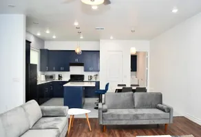 3 Bedroom Home Near Pearl Brewery/River Walk - Image 4