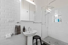 The Office! 1 Bed/1 Bath ~ New Farm - Image 3