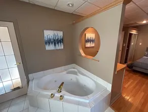 Enjoy and relax in the jacuzzi! - Image 4