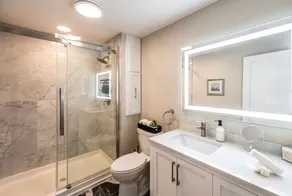 Modern 2-Bedroom Executive *Wi-Fi & Heated Floors* - Image 5