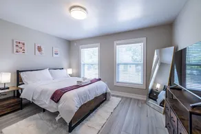 Modern 2-Bedroom Executive *Wi-Fi & Heated Floors* - Image 2