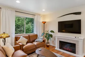 Cozy 2BR Apt, King Bed/Hot tub, freshly remodeled! - Image 5
