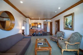 2073 | Upscale King Villa | Near Wasatch SP + Golf - Image 2