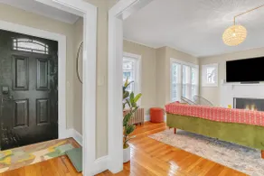 Stylish 4BR 2 Bathroom Home in Forest Park - Image 4