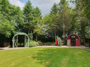 Red Glamping Pod - in the heart of North Devon - Image 2