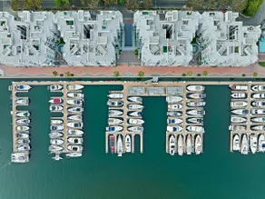 The Pearl Penthouse – Marina’s Finest 3-Story View - Image 4