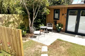 Cosy garden studio in Wimborne with parking - Image 5