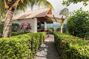 Beach Bungalow Costa Rica in Jacó - Image 2