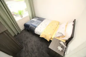 Exceptional Entire 3Bed Property - Image 4