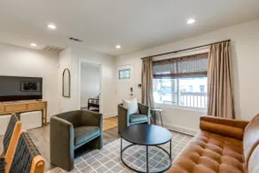 Pecan Grove Cottage - Image 4