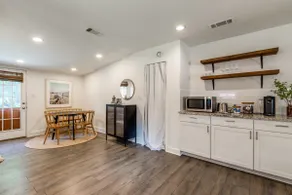 Pecan Grove Cottage - Image 5