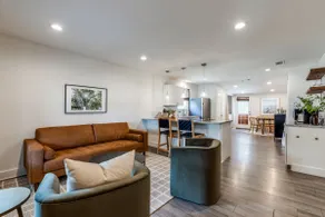 Pecan Grove Cottage - Image 3