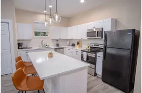 Repose in Your Private Space 3BR/2BA Close to DT - Image 5
